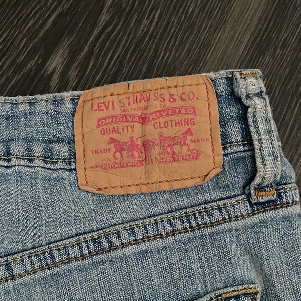 Levi shorts - Picture 3 of 4